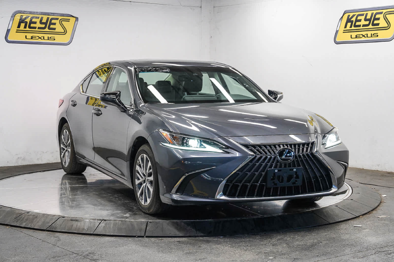 Used 2025 Lexus ES 350 w/ Accessory Package (Z2) FWD image 16