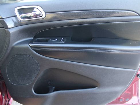 Used 2018 Jeep Grand Cherokee Altitude image 7