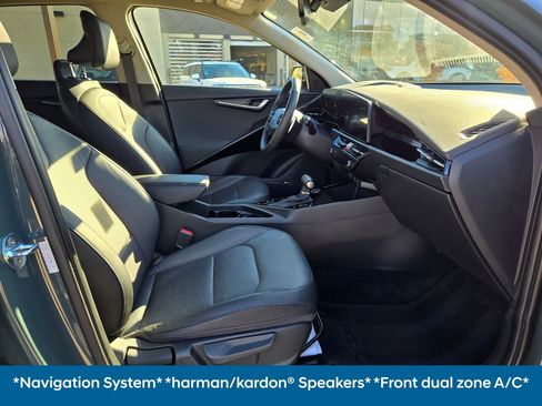 Used 2023 Kia Niro SX Touring image 9