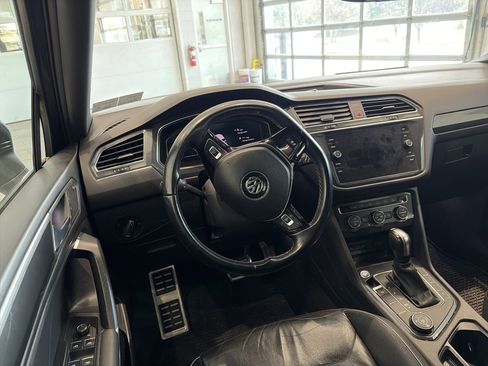 Used 2020 Volkswagen Tiguan SEL Premium R-Line image 13