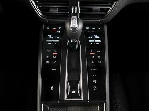 Certified 2026 Porsche Macan AWD/4WD image 16