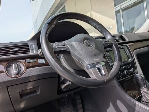 Used 2015 Volkswagen Passat TDI SEL Premium FWD image 10