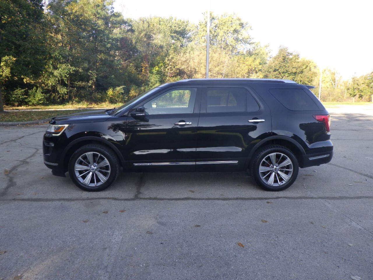 Used 2018 Ford Explorer Limited AWD/4WD image 2