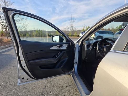 Used 2017 MAZDA MAZDA3 Touring image 28