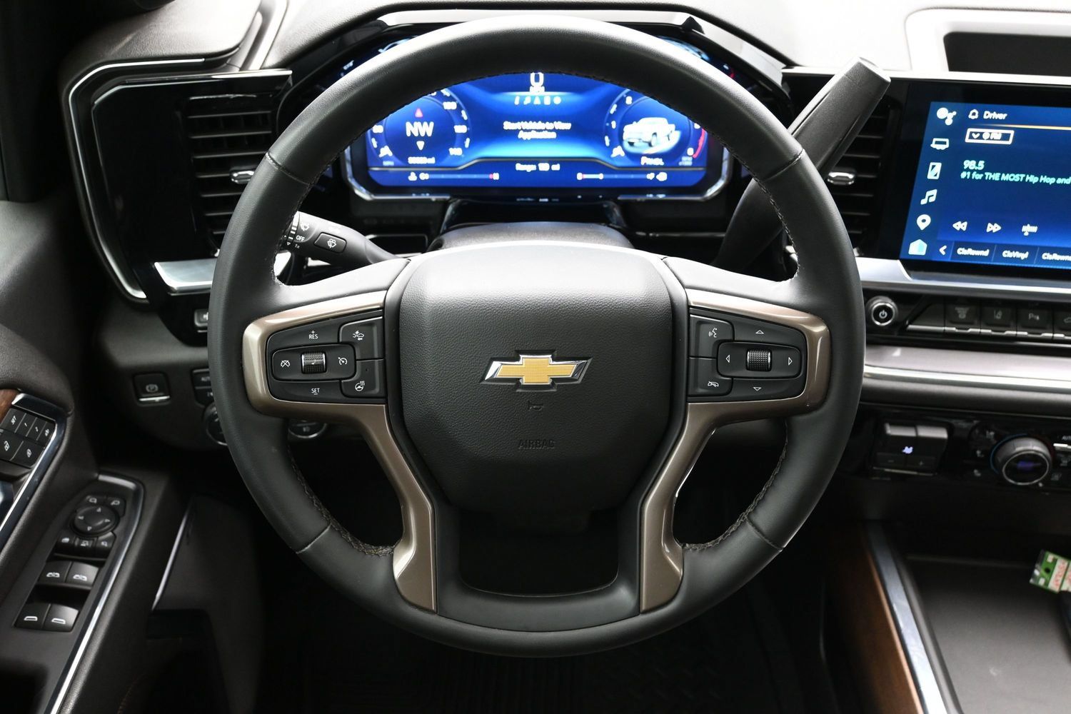 Used 2024 Chevrolet Silverado 3500 High Country w/ High Country Premium Package AWD/4WD image 15
