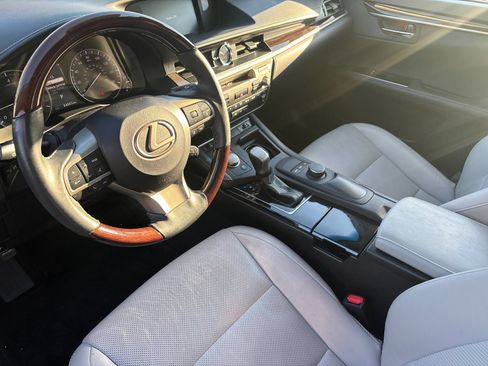 Used 2018 Lexus ES 350 w/ Premier Package FWD image 11