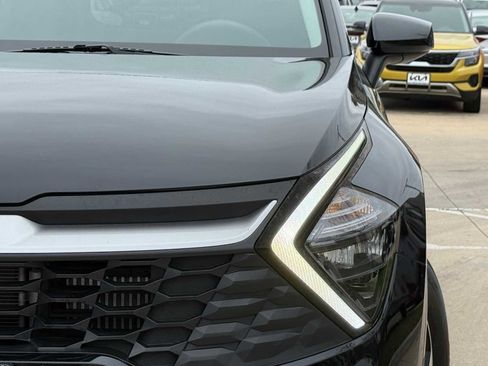 Certified 2023 Kia Sportage LX image 3