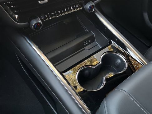 Used 2025 Chevrolet Suburban LS image 20