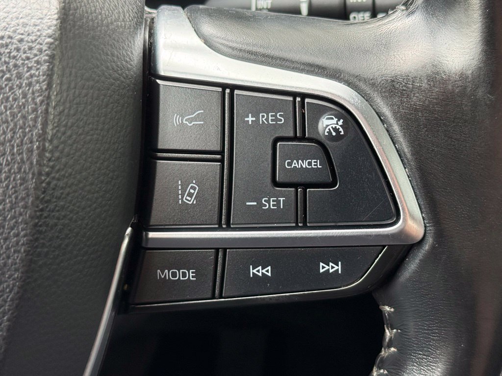 Used 2021 Toyota Highlander XLE AWD/4WD image 31