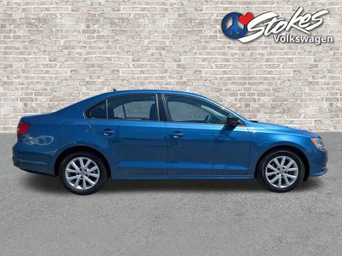 Used 2015 Volkswagen Jetta SE FWD image 3