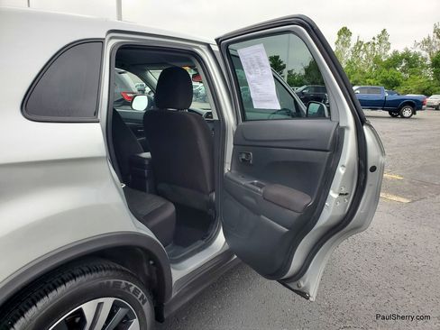Used 2025 Mitsubishi Outlander Sport SE AWD/4WD image 37