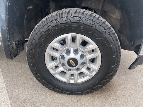 Used 2024 Chevrolet Silverado 2500 LT w/ Convenience Package image 10