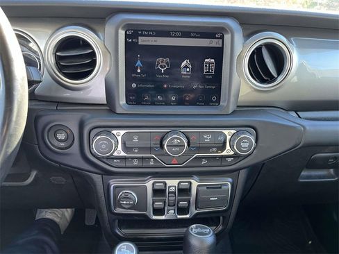 Used 2020 Jeep Wrangler Unlimited Sahara image 23