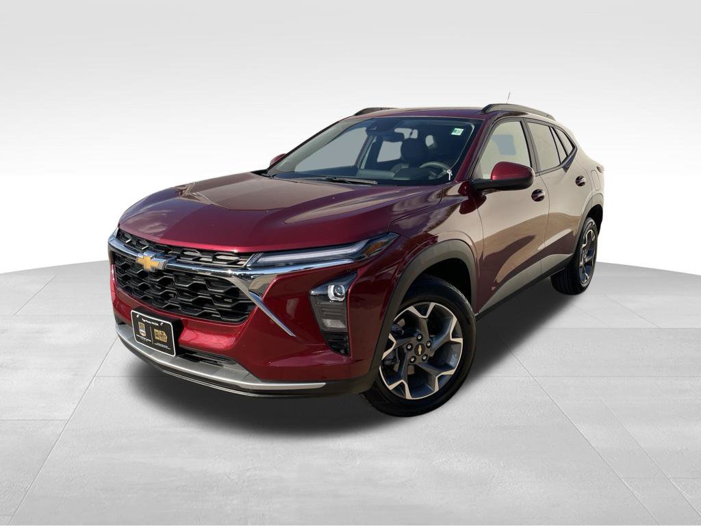 Used 2025 Chevrolet Trax LT FWD image 1