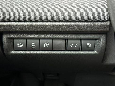 Used 2025 Toyota Camry LE w/ Convenience Package FWD image 29