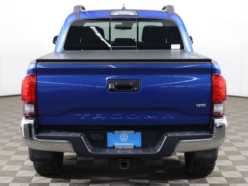 Used 2018 Toyota Tacoma TRD Off-Road AWD/4WD image 10