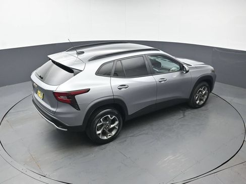 Used 2025 Chevrolet Trax LT FWD image 34