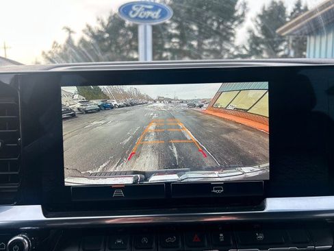 Used 2024 GMC Sierra 1500 SLT image 16