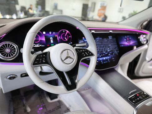 Used 2023 Mercedes-Benz EQS 580 4MATIC SUV image 28