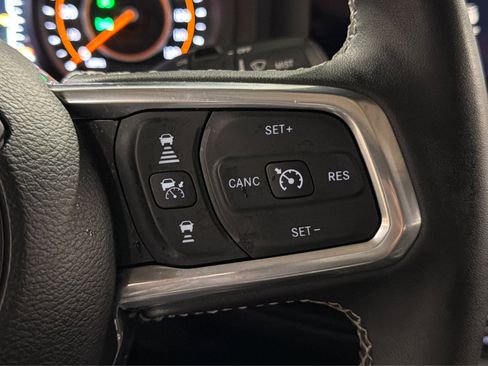 Used 2025 Jeep Wrangler Unlimited Sahara AWD/4WD image 23