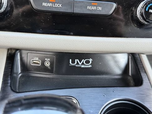 Used 2016 Kia Sedona LX w/ LX Convenience Package FWD image 24