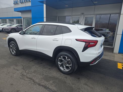 Certified 2024 Chevrolet Trax LT w/ Driver Confidence Package image 8