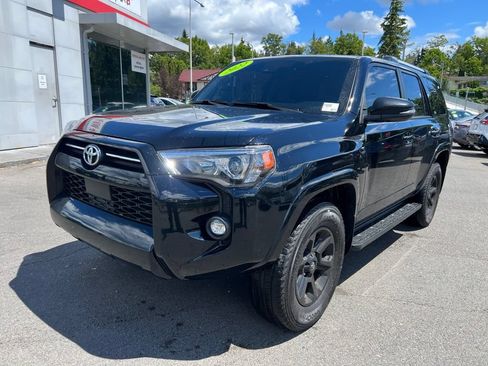 Certified 2022 Toyota 4Runner SR5 Premium w/ Moonroof Package AWD/4WD image 8
