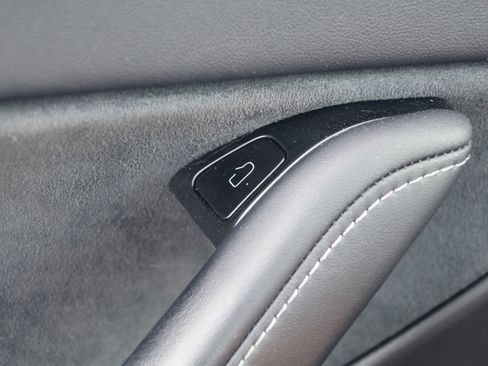 Used 2021 Tesla Model Y Long Range image 14