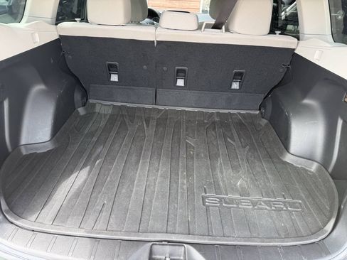 Used 2016 Subaru Forester 2.5i Premium w/ All-Weather Package AWD/4WD image 17