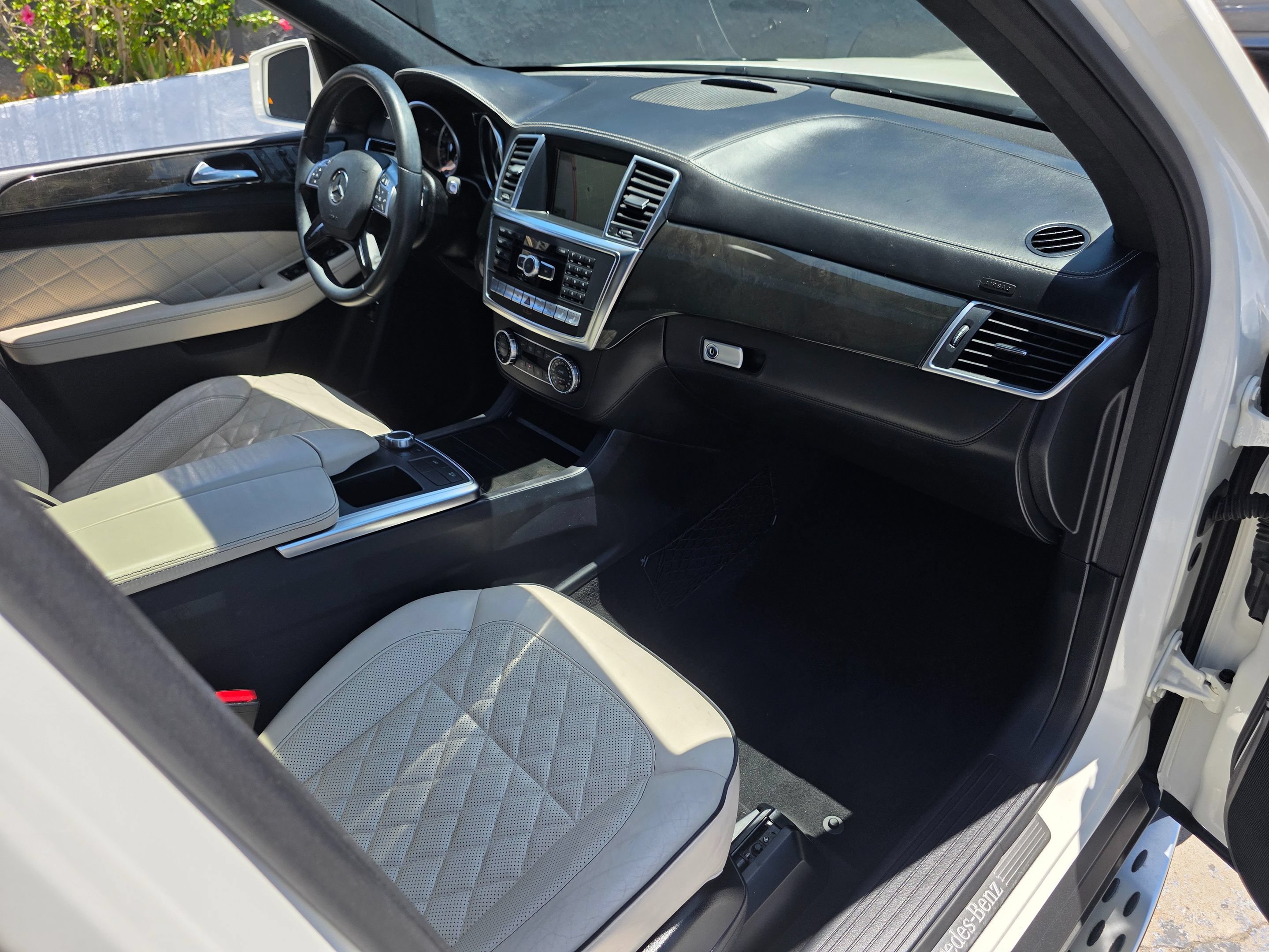 Used 2015 Mercedes-Benz GL 450 4MATIC w/ Parking Assist Package image 8