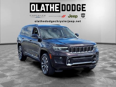 Used 2022 Jeep Grand Cherokee L Overland w/ Luxury Tech Group IV AWD/4WD image 32