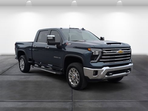Used 2025 Chevrolet Silverado 2500 LTZ w/ LTZ Premium Package image 2