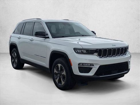 Used 2022 Jeep Grand Cherokee Limited 4xe w/ Luxury Tech Group II AWD/4WD image 3