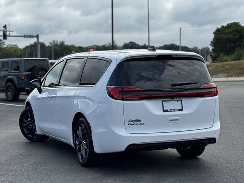 New 2026 Chrysler Pacifica Limited w/ S Appearance Package image 6