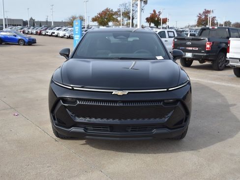 New 2026 Chevrolet Equinox EV LT image 2
