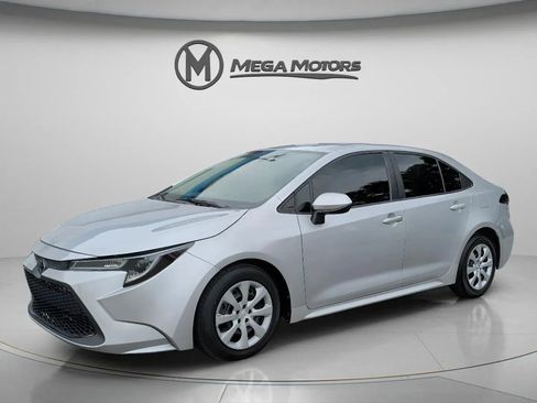 Used 2021 Toyota Corolla LE FWD image 2