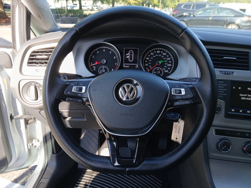 Used 2017 Volkswagen Golf SportWagen FWD image 29