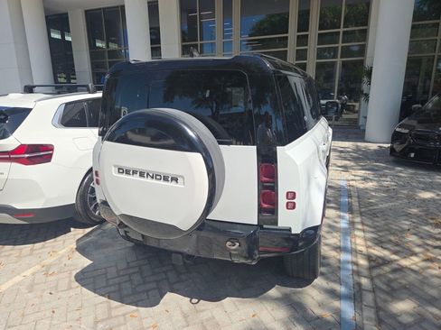 Used 2024 Land Rover Defender 110 X-Dynamic SE image 39