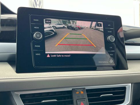 New 2025 Volkswagen Taos SE image 12