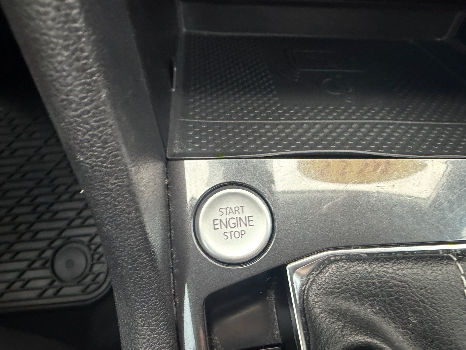 Used 2022 Volkswagen Tiguan SE FWD image 28