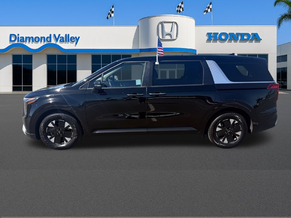 Used 2026 Kia Carnival LXS FWD image 9