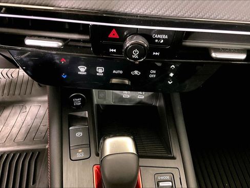 Certified 2025 Nissan Kicks SR FWD image 29