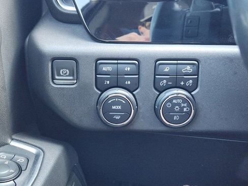 Used 2022 Chevrolet Silverado 1500 LTZ w/ Z71 Off-Road Package image 23