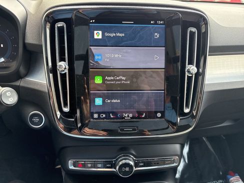 Used 2024 Volvo XC40 B5 Core image 15