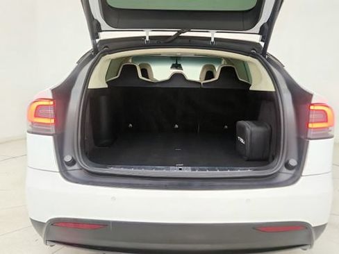Used 2018 Tesla Model X 75D AWD/4WD image 29
