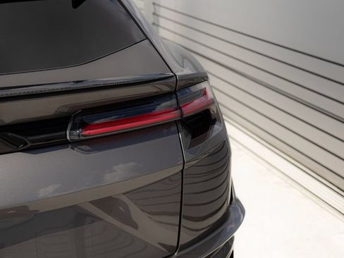 Used 2023 Lamborghini Urus Performante AWD/4WD image 25