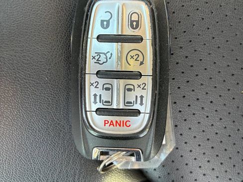 Used 2024 Chrysler Pacifica Touring-L FWD image 14