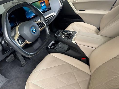Used 2024 BMW iX xDrive50 w/ Sport Package AWD/4WD image 4