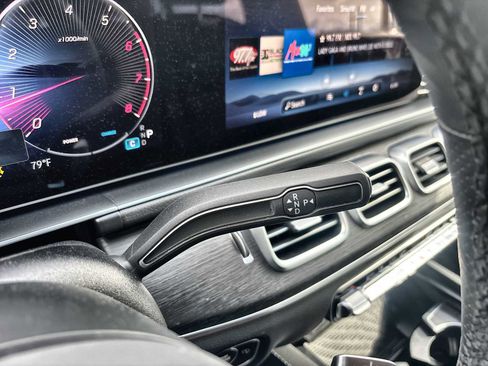 Used 2025 Mercedes-Benz GLS 450 4MATIC image 23