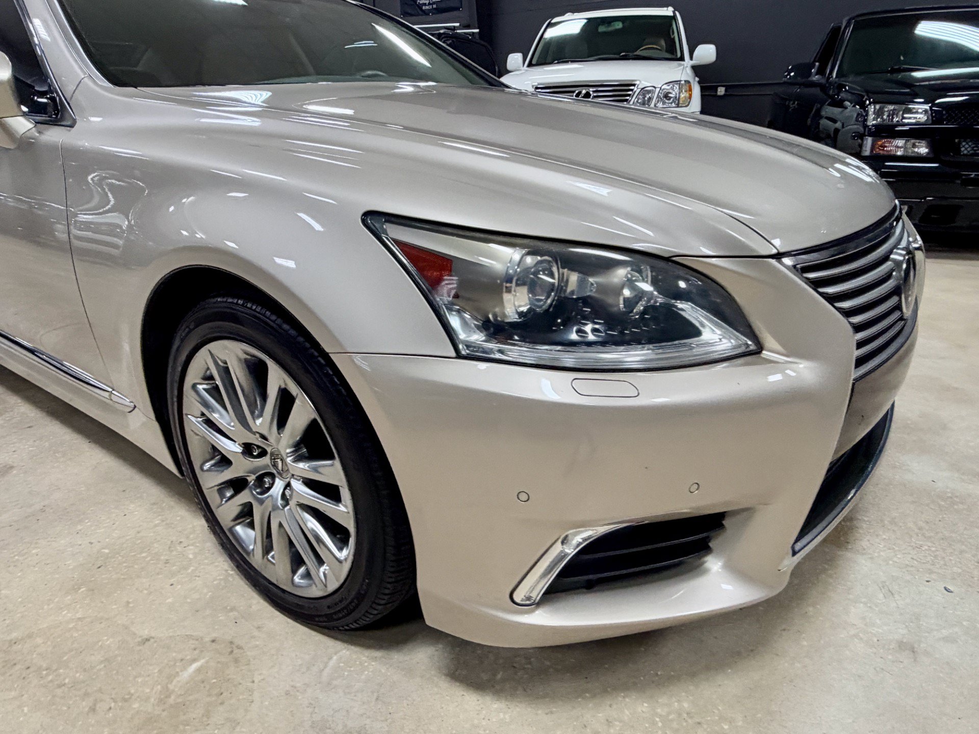 Used 2014 Lexus LS 460 w/ Comfort Package RWD image 14